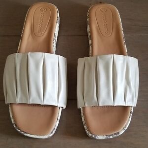 Corso Como Harisya Slide